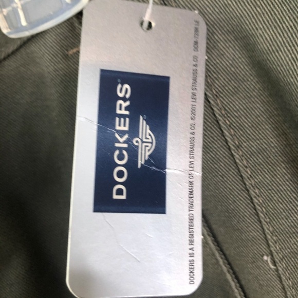 NEW WITH TAGS Docker No Wrinkle Twill Classic Fit Pleated Pants - Picture 5 of 11